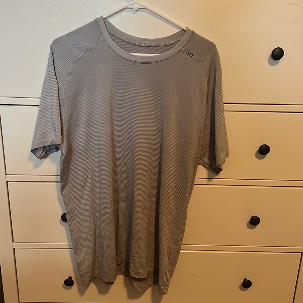 Lulu Lemon sized large work out vent shirt
